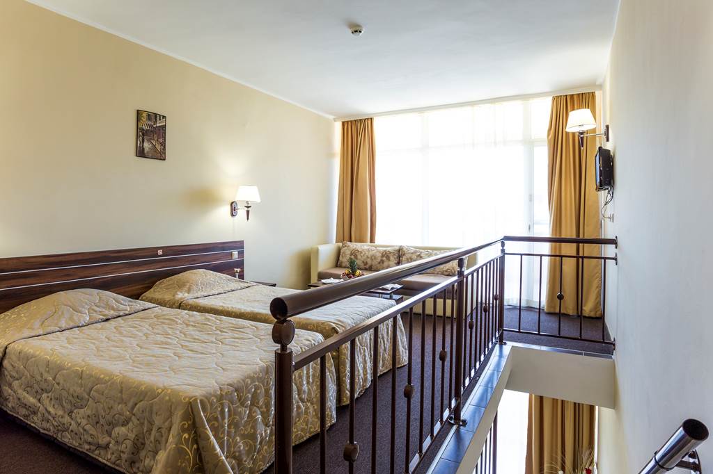 BOJ_78365_laguna_park_aqua_club_0418_32