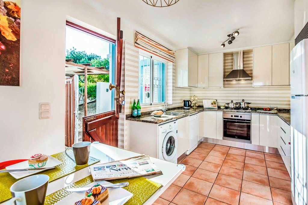 FAO_84147_Villa_Amora_0822_01