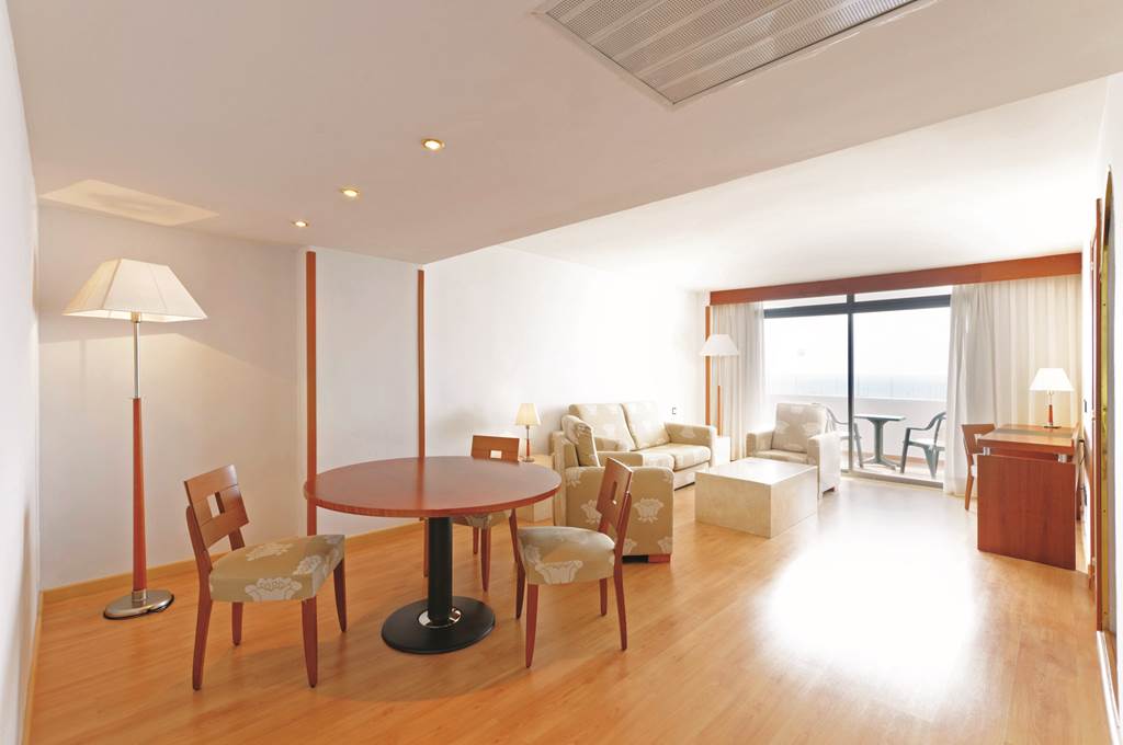 PMI_347_TRYP_BELLVER_0713_06