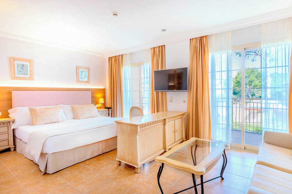 PMI_71468_VIVA_Suites_and_Spa_0721_01