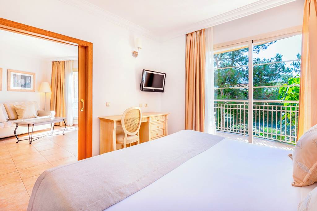 PMI_71468_VIVA_Suites_and_Spa_0721_02