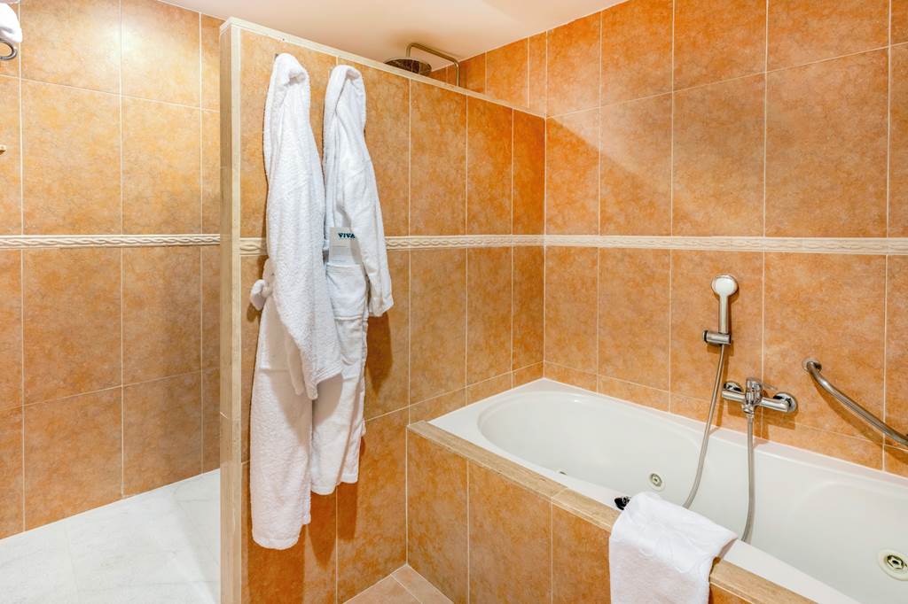 PMI_71468_VIVA_Suites_and_Spa_0920_02