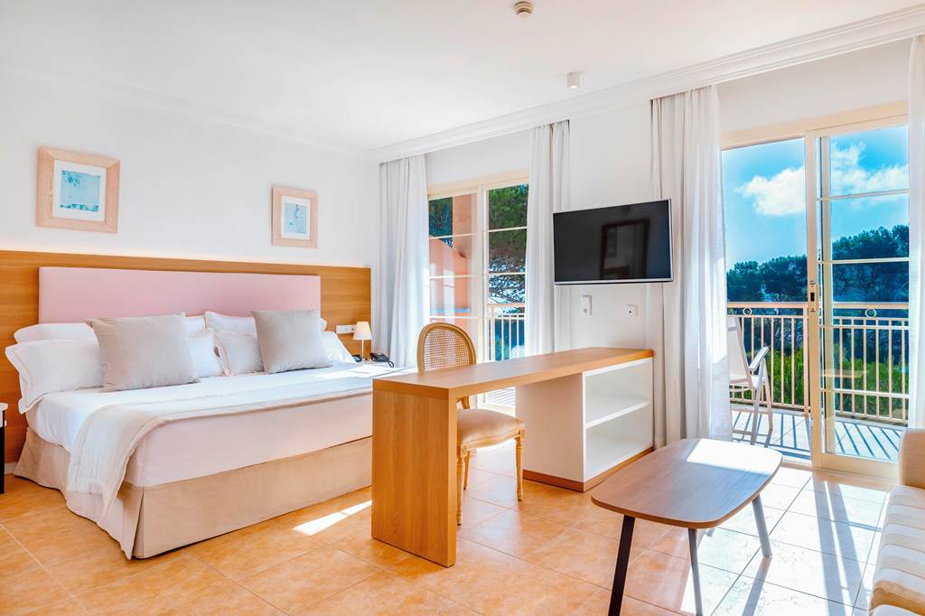 PMI_71468_VIVA_Suites_and_Spa_0920_03