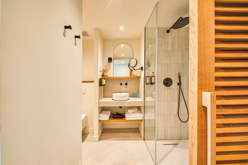 PMI_73674_Inmood_Aucanada_formerly_Hotel_President_0723_07