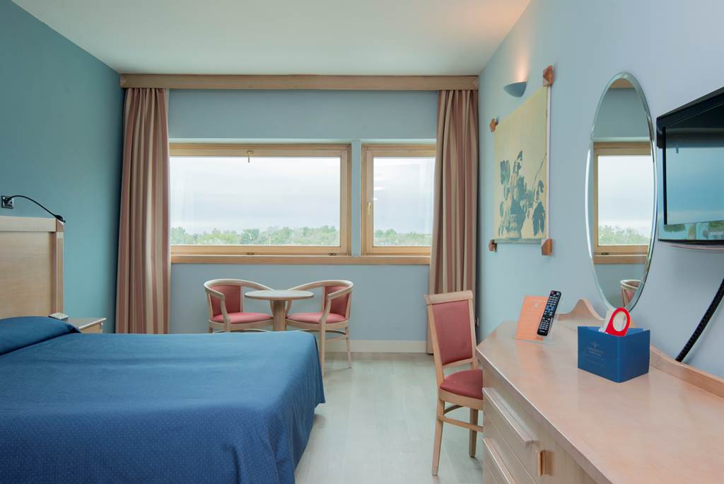 PSA_72948_Grand_HTL_Continental_0517_10