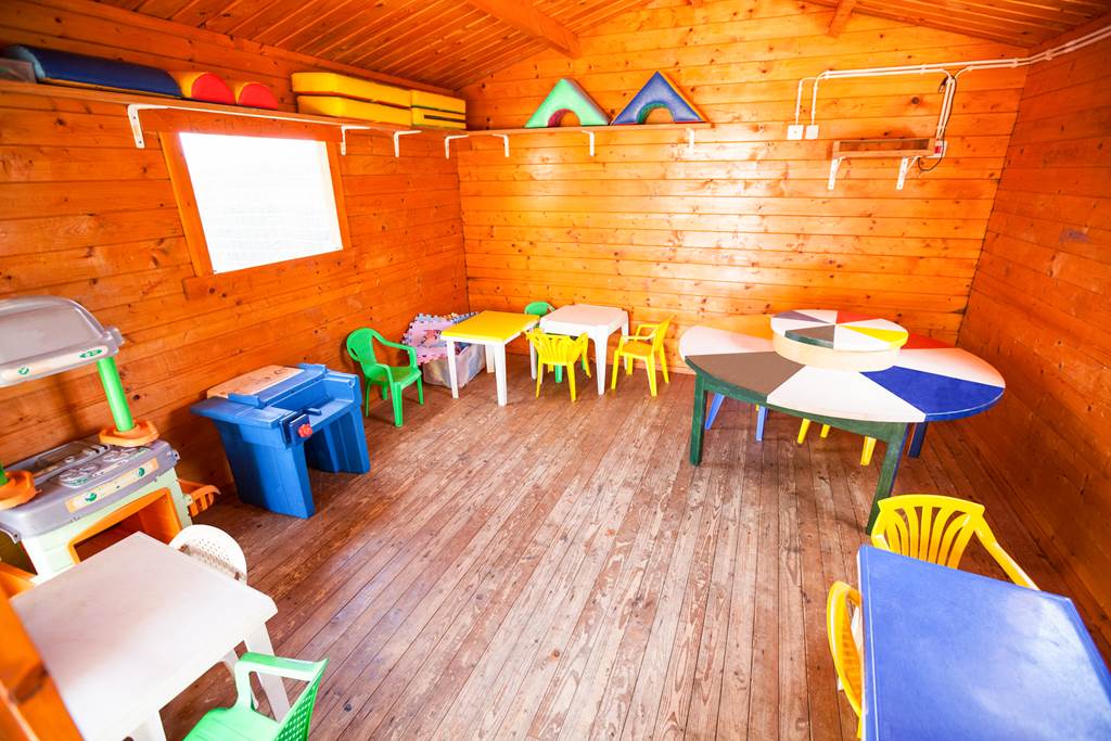 FAO_79341_Vitors_Plaza_Slide_Splash_0918_24