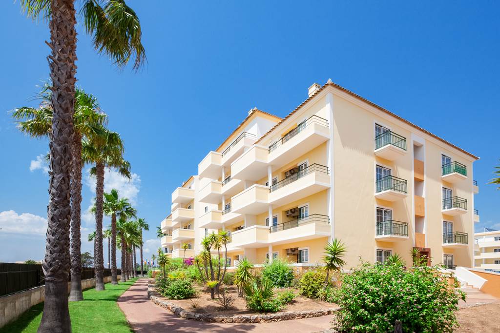 FAO_79341_Vitors_Plaza_Slide_Splash_0918_25