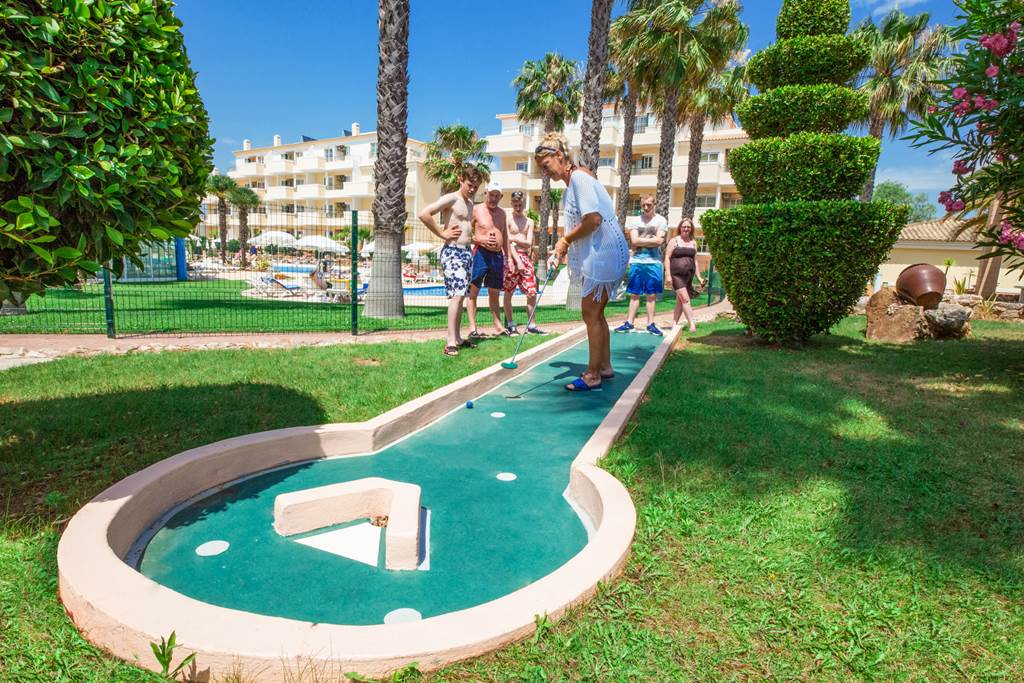 FAO_79341_Vitors_Plaza_Slide_Splash_0918_26