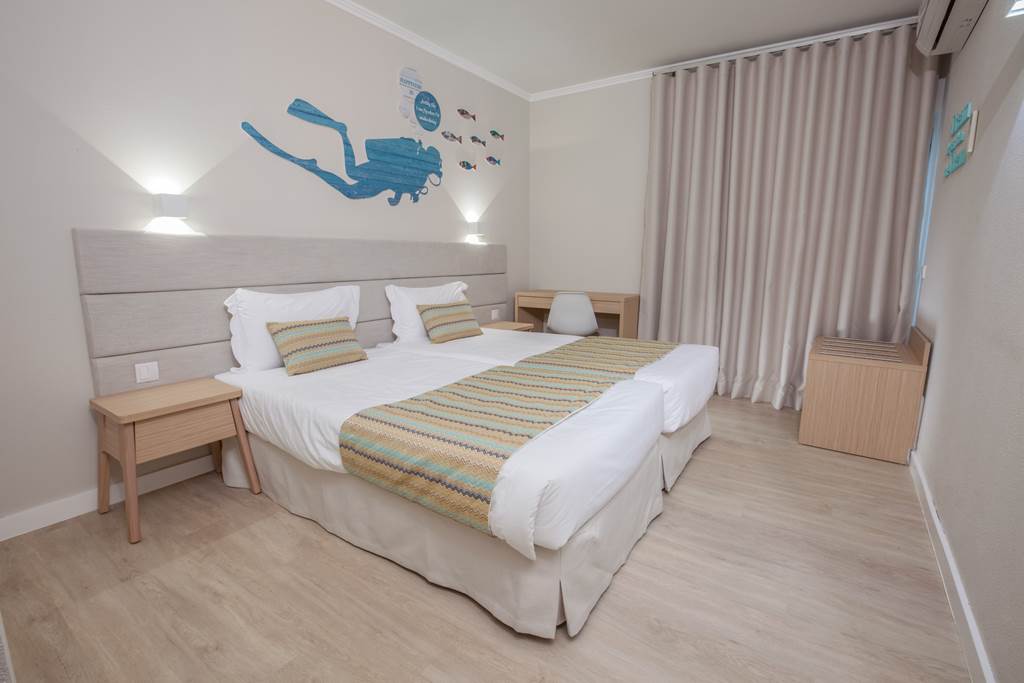 FAO_79341_Vitors_Plaza_Slide_Splash_0918_70