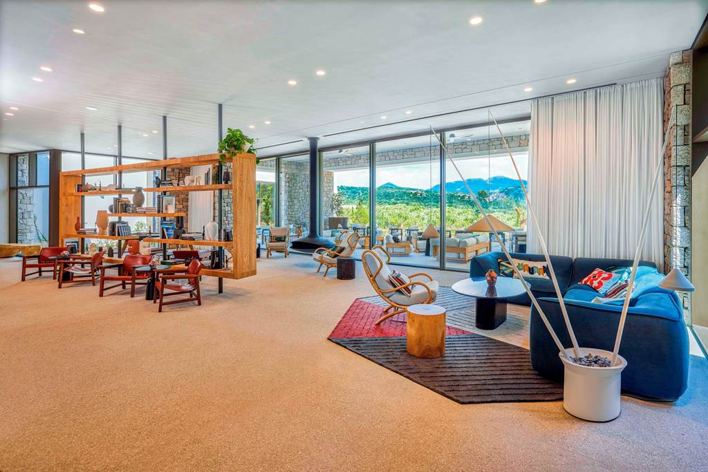 KLX_85207_W_Costa_Navarino_0323_21