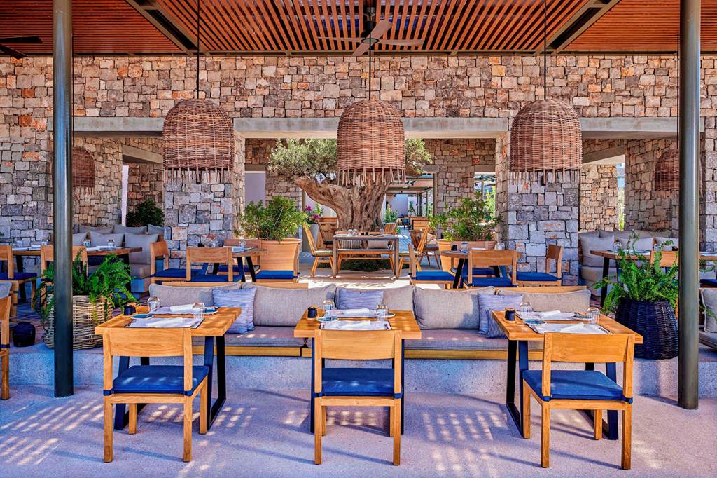 KLX_85207_W_Costa_Navarino_0323_22