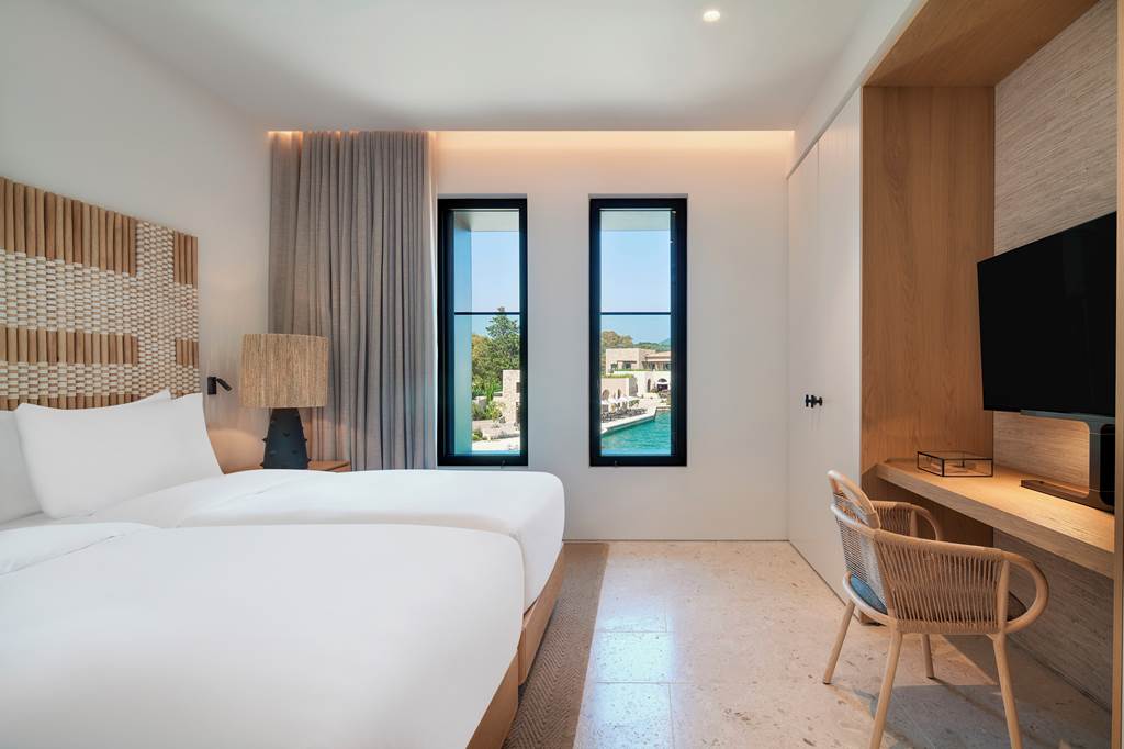 KLX_85207_W_Costa_Navarino_1023_01