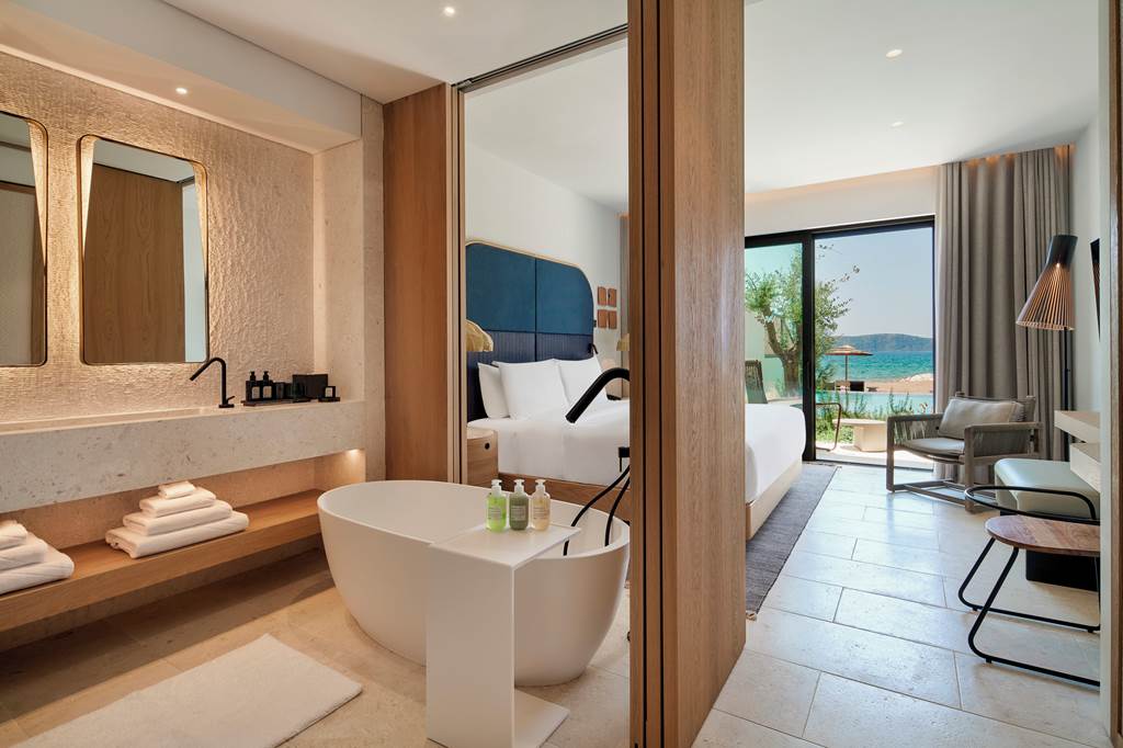 KLX_85207_W_Costa_Navarino_1023_05