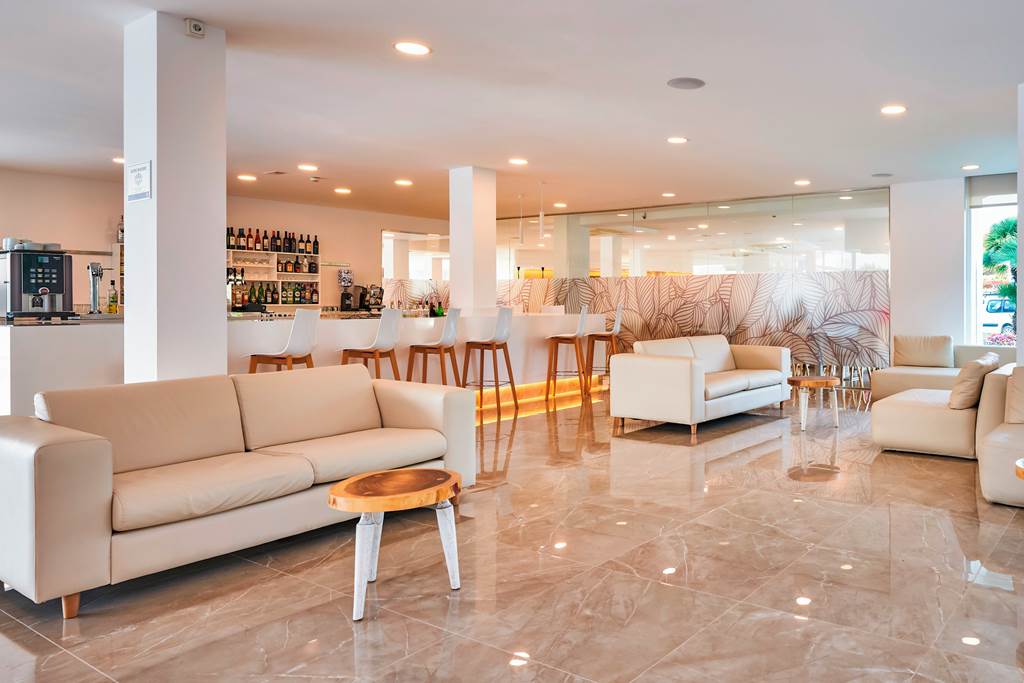 PMI_80692_Globales_Cala_Bona_Suites_0821_01