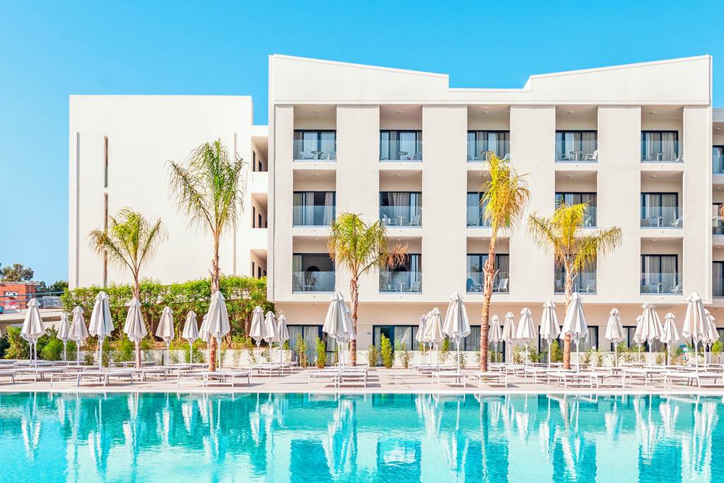 RHO_83420_Blue_Sea_Holiday_Village_1222_02