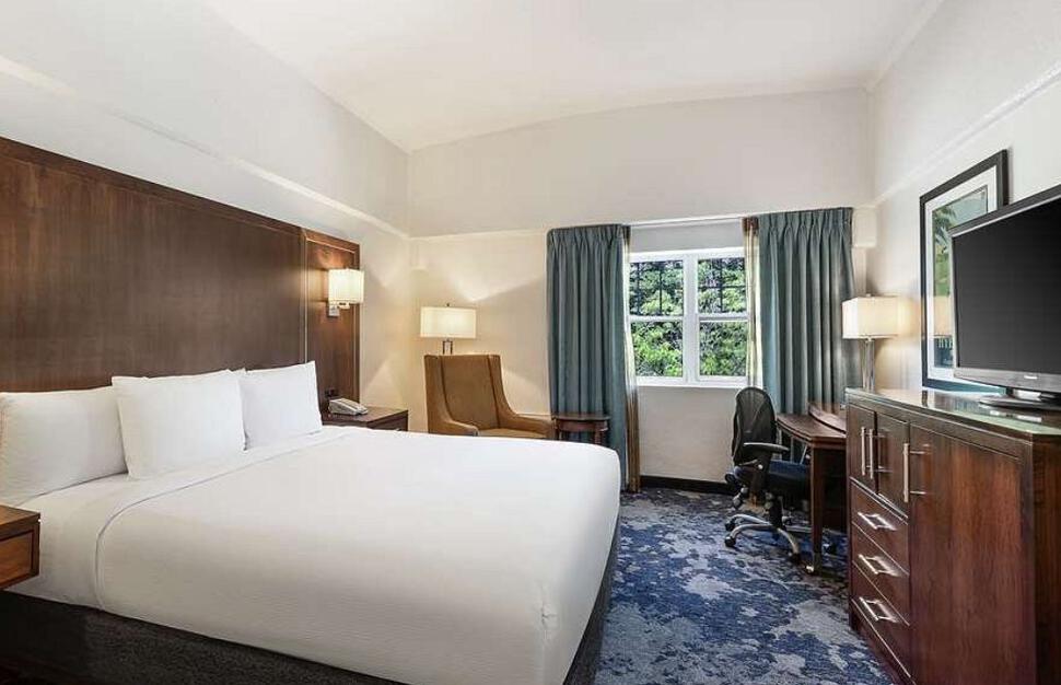 DoubleTree by Hilton Cape Cod - Hyannis